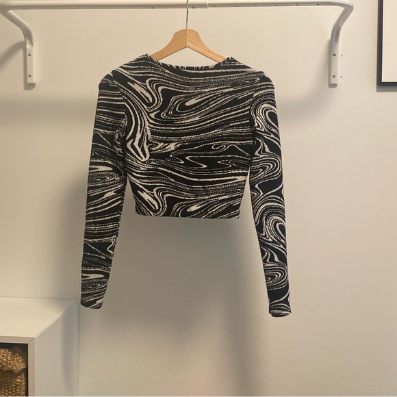 Zara Black and White Pattern Knit Long Sleeve Cutout Top - Picture 3 of 6